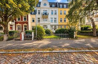 Wohnung kaufen in 23554 St. Lorenz Nord, Lübeck St. Lorenz Nord: St. Lorenz Nord - Altbaujuwel im 1. OG mit zwei Balkonen - einziehen und woh
