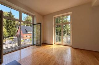 Wohnung kaufen in 42653 Wald, Wohnen mit Charakter: 4-Zimmer-Eigentumswohnung mit Balkon, Garage und Grünblick