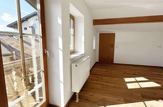 Wohnung mieten in Martkplatz 19, 83714 Miesbach, Frisch renoviert & zentral: Helle 2-Zimmer-Dachgeschosswohnung am Marktplatz