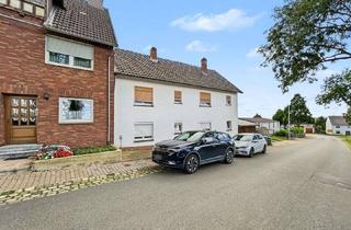 Haus kaufen in 34434 Borgentreich, Zweifamilienhaus mit großem Grundstück und Sanierungsbedarf in Borgentreich-Rösebeck