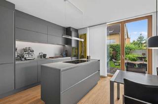 Haus kaufen in 76149 Neureut, Architektonisch reizvolles Wohnanwesen mit Garten, Terrassen und Wellnessbereich