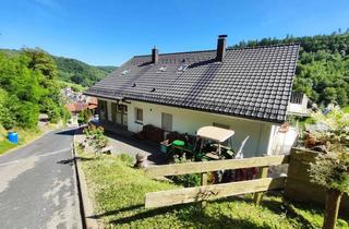 Haus kaufen in 71543 Wüstenrot, Wohnen & Verdienen: Großzügiges Wohnhaus mit unverbaubarer Aussicht & 2x Ferienwohnungen