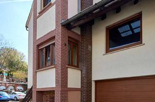 Haus kaufen in 63879 Weibersbrunn, Viel Potenzial zur Gestaltung - großzügiges Wohnhaus mit Nebengebäude