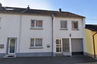 Einfamilienhaus kaufen in 66793 Saarwellingen, Einfamilienhaus in Schwarzenholz mit großem Grundstück und Balkon in zentraler Lage