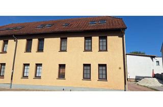 Mehrfamilienhaus kaufen in 06366 Köthen, Renovierungsbedürftiges Mehrfamilienhaus mit drei Wohneinheiten