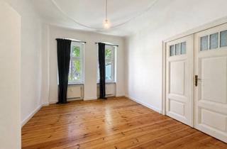 Wohnung kaufen in 12099 Berlin, Attraktive Stuck-Altbau-Wohnung zur perspektivischen Eigennutzung