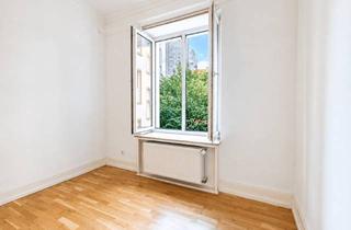 Wohnung kaufen in 60329 Bahnhofsviertel, Altbaufans aufgepasst: 3-Zimmer Belle Etage mit Stuck, hohen Decken & Skyline-Nähe
