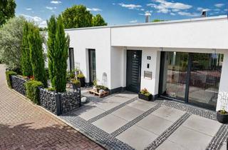 Haus kaufen in 50226 Frechen, Licht. Raum. Komfort. – Exklusives Wohnen auf einer Ebene in Königsdorf