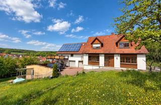 Mehrfamilienhaus kaufen in Kapellenstrasse, 97702 Münnerstadt, 7,5% RENDITE: MEHRFAMILIENHAUS MIT 3 WOHNUNGEN, GARAGEN, PV-ANLAGE ZU VERKAUFEN. EINE WOHNUNG FREI.