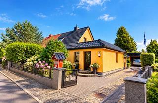 Haus kaufen in Kastanienstraße, 16348 Wandlitz, OPEN HOUSE - 4. Oktober von 12 - 14 Uhr - Einfamilien- & Gästehaus mit charmantem Garten!