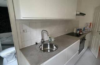 Wohnung kaufen in 13409 Berlin, Berlin - Renovierte 2-Zimmer-Altbauwohnung in Reinickendorf
