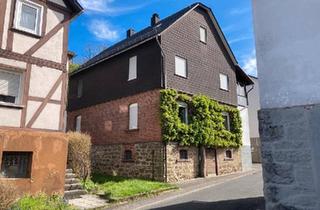 Haus kaufen in 35690 Dillenburg, Dillenburg - Wohnhaus mit viel Platz in zentraler Lage von Nanzenbach