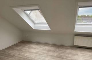 Wohnung mieten in Am Töllenkamp, 33604 Sieker, Helle 2 Zimmer Dachgeschosswohnung mit EBK + Loggia