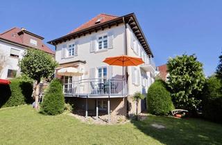 Haus kaufen in 71032 Böblingen, Freistehendes EINFAMILIENANWESEN mit Einliegerwohnung, großem Garten & Dachterrasse in Böblingen