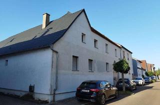 Haus kaufen in 76689 Karlsdorf-Neuthard, EFH mit Garten & Hof: Sanierungsprojekt mit Ausbaupotential