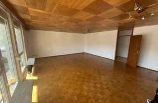 Wohnung mieten in Abtsgmünder Straße, 73460 Hüttlingen, Wohnen mit Charakter: 3-Zimmer-Wohnung (104qm) in Hüttlingen