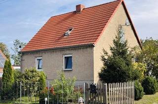 Haus kaufen in 15320 Neuhardenberg, Teilmodernisiertes Wohnhaus auf großem Grundstück in ländlicher Lage!