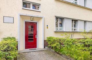 Wohnung kaufen in 12163 Steglitz, Helle 3-Zimmer-Altbauwohnung mit Südwest-Balkon und grünem Hofblick in Steglitz