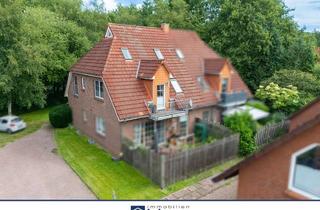 Wohnung kaufen in 26605 Aurich, Charmante Eigentumswohnung mit Balkon und zusätzlichem Studio im Dachgeschoss