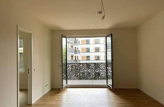 Wohnung mieten in Franz-Mehring-Platz, 10243 Friedrichshain, Stunning light and bright 4th floor 2 room apartment with Huge Terrace.