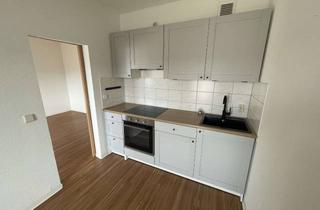 Wohnung mieten in Lorenzstr. 27, 18146 Dierkow-Neu, Helle 3-Raumwohnung im 4.OG - mit Einbauküche