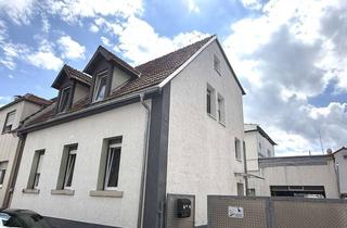 Haus kaufen in 76744 Wörth, Wörth: Haus mit Seele, Raum für Ideen und Zukunft: Sonnenterrasse, Kaminwärme und Nebengebäude