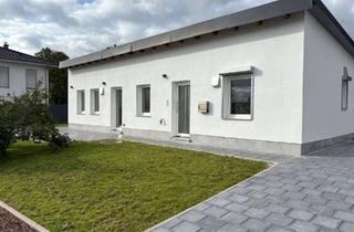 Haus mieten in 92256 Hahnbach, Wohnen auf einer Ebene - kleiner, heller Bungalow, Erstbezug