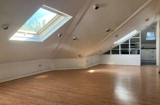Wohnung mieten in Homburger Straße 10, 60486 Bockenheim, 2 Zimmer Dachgeschoss Wohnung in Bockenheim mit EBK und Tageslichtbad