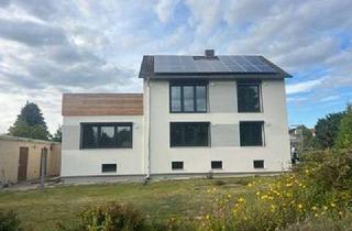 Haus mieten in 29525 Uelzen, Modern saniertes Einfamilienhaus mit großer Dachterrasse, überdachter Gartenterrasse und Garage