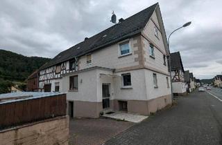 Haus kaufen in 35684 Dillenburg, Dillenburg - Zweifamilienhaus + zwei Scheunen + großer Garten