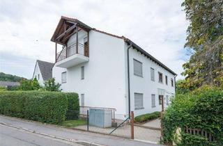 Wohnung kaufen in 86441 Zusmarshausen, Gepflegte 3-Zimmer-Dachgeschosswohnung mit zwei Bädern, Balkon und Tiefgaragenstellplatz