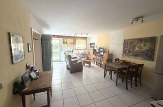 Wohnung kaufen in 75334 Straubenhardt, 2,5-Zimmer-EG-Wohnung mit ca. 100 m² Garten & TG – provisionsfrei