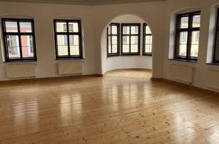 Wohnung mieten in Markt 7-9, 07545 Gera, Altbaujuwel mit Erker, Stuckdecken und Holzdielen – zentral für Paare & Familien.
