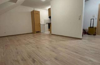 Wohnung mieten in Weißensteiner Straße 123, 73525 Schwäbisch Gmünd, Gemütliche 1,5-Zimmer-Dachgeschoß-Wohnung mit Balkon + Triplex-Stellplatz in Tiefgarage zu vermieten