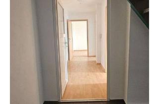 Wohnung mieten in Betty-Kormann-Straße, 06711 Theißen, Charmante 3-Zimmer-Wohnung mit Einbauküche und Garten