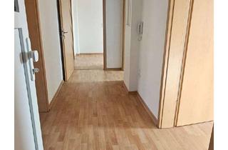 Wohnung mieten in Betty-Kormann-Straße, 06711 Theißen, Charmante 3-Zimmer-Wohnung mit Einbauküche und Garten