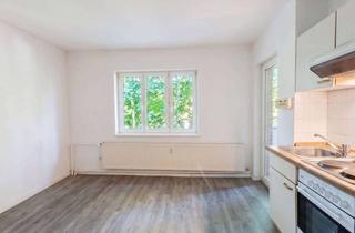 Wohnung mieten in Neue Heimat, 24768 Rendsburg, Gut geschnittene 2-Zi.-Whg. mit BALKON und EBK