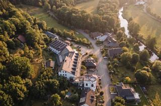 Gewerbeimmobilie kaufen in Dorfstraße, 54655 Zendscheid, Hotel mit Burgturm im Kylltal (Eifel): 34 Zimmer, 12 Apartments, Hallenbad, 12.000 m²