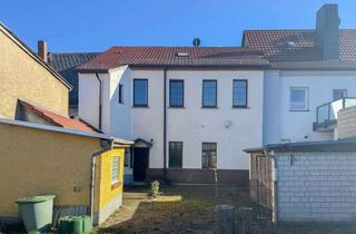 Haus kaufen in 04654 Frohburg, Solides Wohn- Reihenmittelhaus mit großer Gewerbeeinheit und Garten