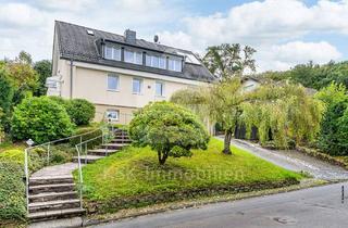 Haus kaufen in 51766 Engelskirchen, Zweifamilienhaus in Sackgassenlage und mit Aussicht!