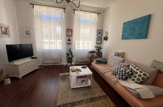 Wohnung kaufen in 51379 Leverkusen, Leverkusen - Helle, lichtdurchflutete 2 Zimmer Altbauwohnung