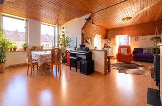 Wohnung kaufen in 90459 Galgenhof, Wohnen mit Charme: 2-Zimmer-Dachgeschosswohnung mit Balkon und gemütlichem Kamin