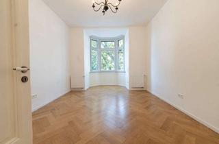 Wohnung kaufen in 79102 Wiehre, Altbaucharme im 1. OG – großzügige Wohnung mit Erker, Balkon und Fischgrätparkett
