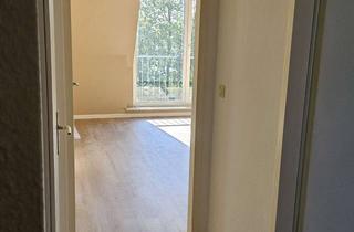 Wohnung mieten in Bremer Straße 116, 28816 Stuhr, Gepflegte Dachgeschosswohnung mit zwei Zimmern und Einbauküche am Stadtrand von Bremen