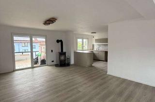 Wohnung mieten in Friedrichstraße 11, 68804 Altlußheim, Kernsaniert und bezugsfertig: 4-Zimmer-Wohnung in Altlußheim mit neuer Einbauküche und Kamin