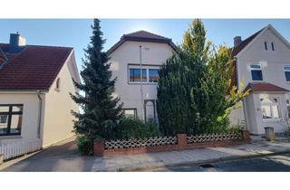 Einfamilienhaus kaufen in 26316 Varel, Sanierungsbedürftiges Einfamilienhaus mit uneinsehbarem Garten in zentraler Lage von Varel