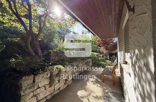 Haus kaufen in 72581 Dettingen, Zweifamilienhaus mit Garten, Balkon und Doppelgarage