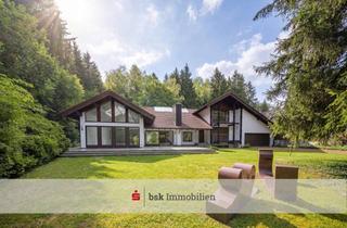 Villa kaufen in 82064 Straßlach-Dingharting, Repräsentative Villa mit Indoorpool & Kaminzimmer nahe Grünwald