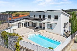 Villa kaufen in 88697 Bermatingen, Luxuriöse Unternehmervilla mit Außenpool und exklusivem Bürobereich im Hanggeschoss
