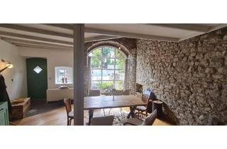 Haus mieten in Fritz-Von-Wille- Straße 14, 54578 Kerpen, Romantik pur - Seele baumeln lassen: gemütliches Bruchsteinhaus mit zwei Zimmern, Galerie in